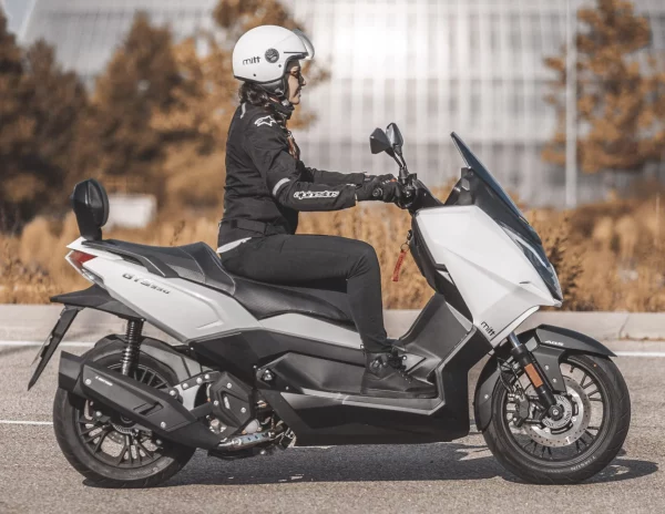 SCOOTER MITT GTS 330